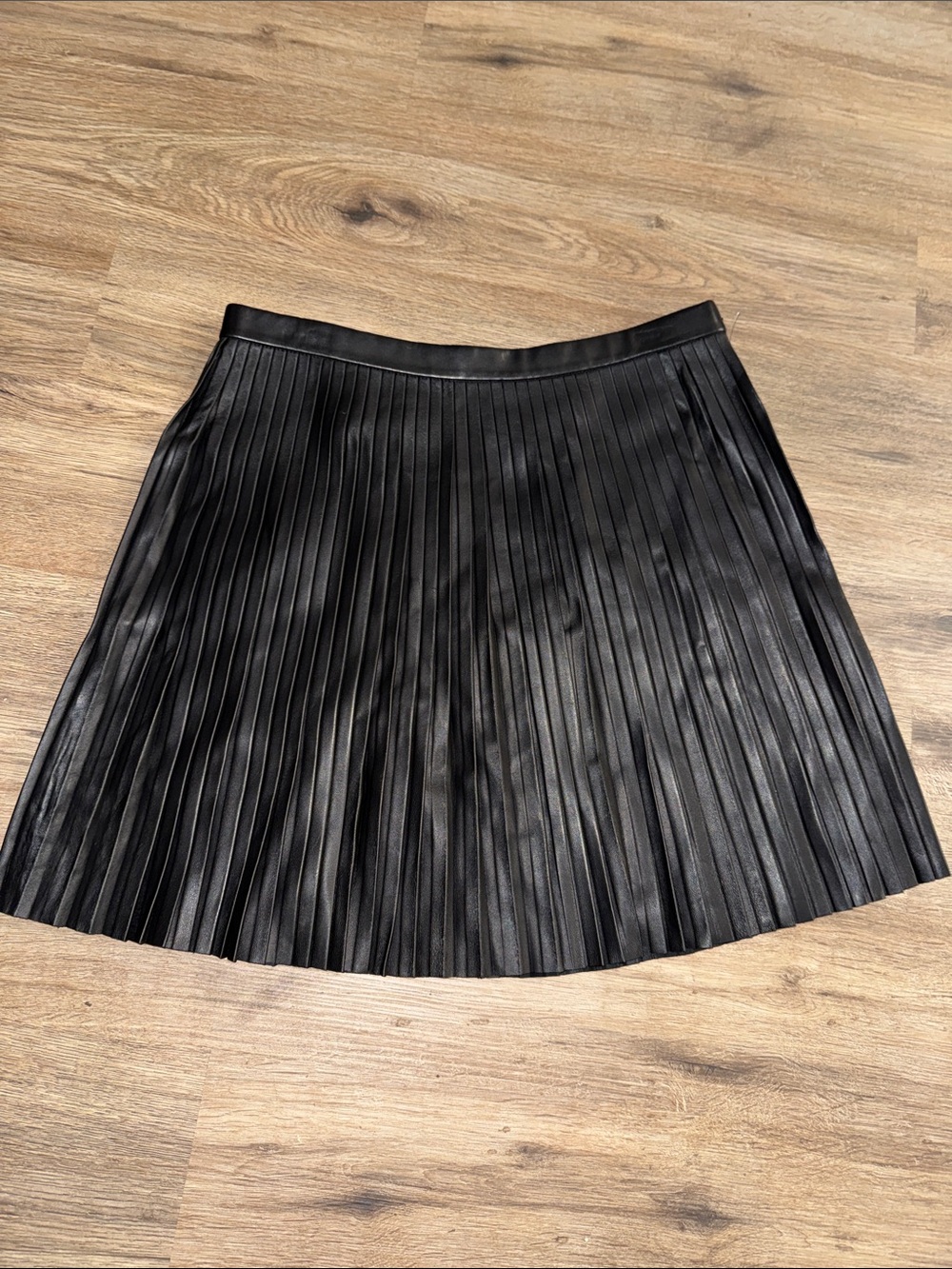 NWOT Theory pleated black leather mini skirt- size-10